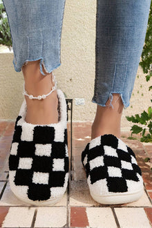  Checkered Print Fuzzy Slippers