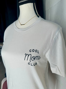  COOL MOMS CLUB Graphic T-shirt